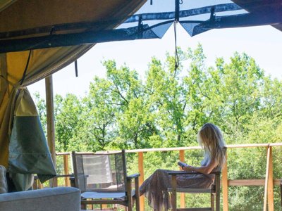 Cliquez pour découvrir toutes les photos de l'HÉBERGEMENT ! tente en toile et bois - Le Camp photo 13