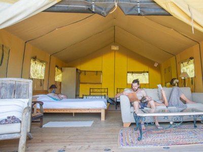 Cliquez pour découvrir toutes les photos de l'HÉBERGEMENT ! tente en toile et bois - Le Camp photo 2