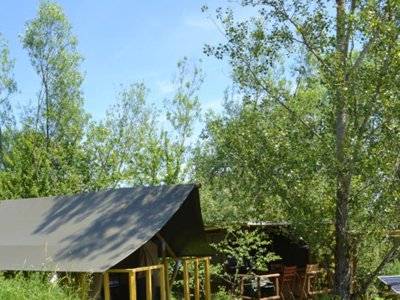 Cliquez pour découvrir toutes les photos de l'HÉBERGEMENT ! tente en toile et bois - Le Camp photo 4