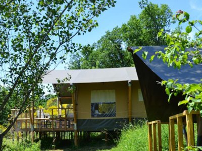 Cliquez pour découvrir toutes les photos de l'HÉBERGEMENT ! tente en toile et bois - Le Camp photo 5