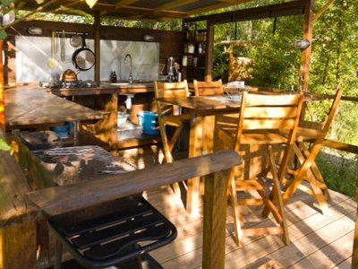 Cliquez pour découvrir toutes les photos de l'HÉBERGEMENT ! tente en toile et bois - Le Camp photo 7