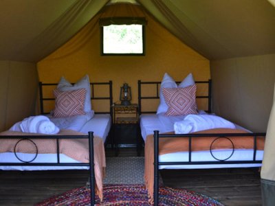 Cliquez pour découvrir toutes les photos de l'HÉBERGEMENT ! tente en toile et bois - Le Camp photo 9