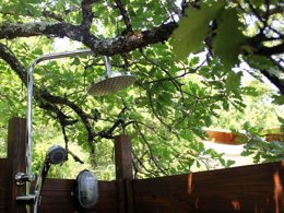 Camping Pas Cher vous présente avec son site Officiel campingpascher.fr, le Camping Le Camp classé 3 étoiles, situé sur la commune de Varen dans le département Tarn-et-garonne (Midi Pyrénées) en France. Le camping Le Camp, vous présente un hébergement de type tente en toile et bois. Le camping Le Camp vous propose du dimanche 13 septembre au dimanche 20 septembre 2026, en promotion à -28% pour 7 nuits à 575 € au lieu de 801,0 € soit une Économie de 226 €. Cette location propose 68 dates différentes pour réserver votre séjour. Découvrez également les 7 autres gammes d'hébergements du camping. Piscine extérieure, Animations familiales, Aire de jeux enfants, Canoë-kayak, Cyclisme, Escalade, Parcours sportif, Ping-pong, Pétanque, Plats à emporter,... En savoir plus : cliquez-ICI.