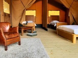 Camping Pas Cher vous présente avec son site Officiel campingpascher.fr, le Camping Le Camp classé 3 étoiles, situé sur la commune de Varen dans le département Tarn-et-garonne (Midi Pyrénées) en France. Le camping Le Camp, vous présente un hébergement de type tente en toile et bois. Le camping Le Camp vous propose du dimanche 13 septembre au dimanche 20 septembre 2026, en promotion à -28% pour 7 nuits à 575 € au lieu de 801,0 € soit une Économie de 226 €. Cette location propose 68 dates différentes pour réserver votre séjour. Découvrez également les 7 autres gammes d'hébergements du camping. Piscine extérieure, Animations familiales, Aire de jeux enfants, Canoë-kayak, Cyclisme, Escalade, Parcours sportif, Ping-pong, Pétanque, Plats à emporter,... En savoir plus : cliquez-ICI.