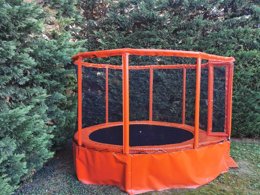 Camping Pas Cher vous présente avec son site Officiel campingpascher.fr, le Camping Des Favards classé 4 étoiles, situé sur la commune de Violes dans le département Vaucluse (Provence Alpes Côte D'azur) en France. Le camping Des Favards, vous présente un hébergement de type mobil-home de 29 m². Le camping Des Favards vous propose du mercredi 06 mai au mercredi 13 mai 2026 pour 7 nuits à 406.56€. Cette location propose 144 dates différentes pour réserver votre séjour. Découvrez également les 4 autres gammes d'hébergements du camping. Piscine extérieure, Aire de jeux enfants, Cyclisme, Parcours sportif, Pétanque, Randonnée, Bar, Dépôt de pain, Plats à emporter, Supermarché,... En savoir plus : cliquez-ICI.