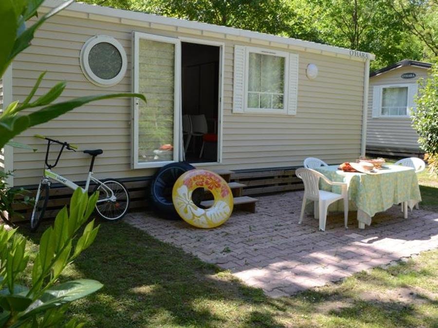 Camping Pas Cher vous présente avec son site Officiel campingpascher.fr, le Camping Flower Le Peyrelade classé 4 étoiles, situé sur la commune de Rivière Sur Tarn dans le département Aveyron (Midi Pyrénées) en France. Le camping Flower Le Peyrelade vous propose un hébergement de type mobil-home de 28 m². L'établissement vous propose 11 autres types d'hébergements. Découvrez tous nos séjours à petits prix dans la commune et aux alentours de Rivière Sur Tarn du département : Aveyron (Midi Pyrénées). Piscine chauffée, Piscine extérieure, Animations familiales, Club enfants, Aire de jeux enfants, Ping-pong, Snack/Bar, Épicerie,... En savoir plus : cliquez-ICI.