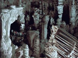 Camping Pas Cher vous présente avec son site Officiel campingpascher.fr, le Camping Les Dolmens classé 4 étoiles, situé sur la commune de Mejannes Le Clap dans le département Gard (Languedoc Roussillon) en France. Le camping Les Dolmens, vous présente un hébergement de type mobil-home avec climatisation. Le camping Les Dolmens vous propose du mercredi 01 avril au mercredi 08 avril 2026 pour 7 nuits à 430€. Cette location propose 119 dates différentes pour réserver votre séjour. Découvrez également les 5 autres gammes d'hébergements du camping. Les Avis clients pour le Camping Les Dolmens sont de 6 sur 10. Piscine couverte, Piscine extérieure, Aire de jeux enfants, Cyclisme, Ping-pong, Pétanque, Randonnée, Salle de jeux vidéo, Terrain multisports, Bar, Boulangerie, Snack/Bar, Épicerie,... En savoir plus : cliquez-ICI.