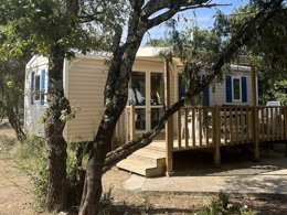 Camping Pas Cher vous présente avec son site Officiel campingpascher.fr, le Camping Les Dolmens classé 4 étoiles, situé sur la commune de Mejannes Le Clap dans le département Gard (Languedoc Roussillon) en France. Le camping Les Dolmens, vous présente un hébergement de type mobil-home. Le camping Les Dolmens vous propose du mercredi 01 avril au mercredi 08 avril 2026 pour 7 nuits à 375€. Cette location propose 126 dates différentes pour réserver votre séjour. Découvrez également les 5 autres gammes d'hébergements du camping. Les Avis clients pour le Camping Les Dolmens sont de 6 sur 10. Piscine couverte, Piscine extérieure, Aire de jeux enfants, Cyclisme, Ping-pong, Pétanque, Randonnée, Salle de jeux vidéo, Terrain multisports, Bar, Boulangerie, Snack/Bar, Épicerie,... En savoir plus : cliquez-ICI.