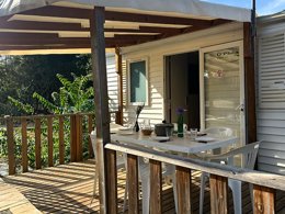 Camping Pas Cher vous présente avec son site Officiel campingpascher.fr, le Camping Les Dolmens classé 4 étoiles, situé sur la commune de Mejannes Le Clap dans le département Gard (Languedoc Roussillon) en France. Le camping Les Dolmens, vous présente un hébergement de type mobil-home de 28 m². Le camping Les Dolmens vous propose du mercredi 01 avril au mercredi 08 avril 2026 pour 7 nuits à 430€. Cette location propose 118 dates différentes pour réserver votre séjour. Découvrez également les 5 autres gammes d'hébergements du camping. Les Avis clients pour le Camping Les Dolmens sont de 6 sur 10. Piscine couverte, Piscine extérieure, Aire de jeux enfants, Cyclisme, Ping-pong, Pétanque, Randonnée, Salle de jeux vidéo, Terrain multisports, Bar, Boulangerie, Snack/Bar, Épicerie,... En savoir plus : cliquez-ICI.