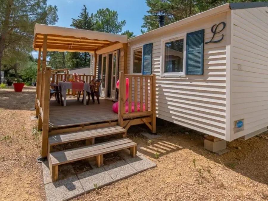 Camping Pas Cher vous présente avec son site Officiel campingpascher.fr, le Camping La Pinède En Provence classé 3 étoiles, situé sur la commune de Mondragon dans le département Vaucluse (Provence Alpes Côte D'azur) en France. Le camping La Pinède En Provence, vous présente un hébergement de type mobil-home de 26 m². Le camping La Pinède En Provence vous propose du sam. 12 septembre au sam. 19 septembre 2026 pour 7 nuits à 169€. Cette location propose 10 dates différentes pour réserver votre séjour. Découvrez également les 11 autres gammes d'hébergements du camping. Les Avis clients pour le Camping La Pinède En Provence sont excellents avec une note moyenne de 8 sur 10. Piscine extérieure, Animations familiales, Aire de jeux enfants, Baby-foot, Canoë-kayak, Court de tennis, Parcours sportif, Ping-pong, Piscine, Pétanque, Randonnée, Structure gonflable enfants, Terrain multisports, Dépôt de pain, Snack/Bar, Épicerie,... En savoir plus : cliquez-ICI.