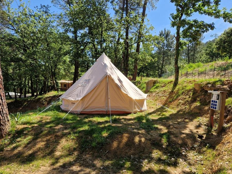 Camping Pas Cher vous présente avec son site Officiel campingpascher.fr, le Camping La Pinède En Provence classé 3 étoiles, situé sur la commune de Mondragon dans le département Vaucluse (Provence Alpes Côte D'azur) en France. Le camping La Pinède En Provence, vous présente un hébergement de type tente. Le camping La Pinède En Provence vous propose du vendredi 05 juin au vendredi 12 juin 2026 avec une PROMO de DERNIÈRE MINUTE, en promotion à -14% pour 7 nuits à 168,50 € au lieu de 197,0 € soit une Économie de 28,50 €. Cette location propose 108 dates différentes pour réserver votre séjour. Découvrez également les 11 autres gammes d'hébergements du camping. Les Avis clients pour le Camping La Pinède En Provence sont excellents avec une note moyenne de 8 sur 10. Piscine extérieure, Animations familiales, Aire de jeux enfants, Baby-foot, Canoë-kayak, Court de tennis, Parcours sportif, Ping-pong, Piscine, Pétanque, Randonnée, Structure gonflable enfants, Terrain multisports, Dépôt de pain, Snack/Bar, Épicerie,... En savoir plus : cliquez-ICI.