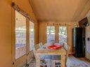 Cliquez pour découvrir toutes les photos de l'HÉBERGEMENT ! tente en toile et bois - camping La Pinède En Provence photo 3