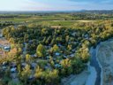 Camping Pas Cher vous présente avec son site Officiel campingpascher.fr, le Camping Flower Les Rives De L'Aygues classé 3 étoiles, situé sur la commune de Tulette dans le département Drome (Rhône Alpes) en France. Le camping Flower Les Rives De L'Aygues vous propose un hébergement de type mobil-home de 28 m². L'établissement vous propose 4 autres types d'hébergements. Découvrez tous nos séjours à petits prix dans la commune et aux alentours de Tulette du département : Drome (Rhône Alpes). Piscine chauffée, Piscine extérieure, Animations familiales, Aire de jeux enfants, Centre équestre, Golf, Ping-pong, Pétanque, Salle de jeux vidéo, Dépôt de pain, Snack/Bar,... En savoir plus : cliquez-ICI.