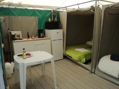 Cliquez pour découvrir toutes les photos de l'HÉBERGEMENT ! bungalow toilé - La Fontaine D'annibal photo 2