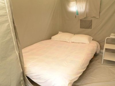 Cliquez pour découvrir toutes les photos de l'HÉBERGEMENT ! bungalow toilé - La Fontaine D'annibal photo 6