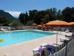 Camping Pas Cher vous présente avec son site Officiel campingpascher.fr, le Camping La Fontaine D'annibal classé 3 étoiles, situé sur la commune de Buis Les Baronnies dans le département Drome (Rhône Alpes) en France. Le camping La Fontaine D'annibal, vous présente un hébergement de type tente de 30 m² pour 1 personne. Le camping La Fontaine D'annibal vous propose du dimanche 07 juin au dimanche 14 juin 2026 avec un DÉPART DEMAIN pour 7 nuits à 616€. Cette location propose 41 dates différentes pour réserver votre séjour. Découvrez également les 6 autres gammes d'hébergements du camping. Les Avis clients pour le Camping La Fontaine D'annibal sont excellents avec une note moyenne de 10 sur 10. Rivière, Piscine extérieure, Animations familiales, Club enfants, Aire de jeux enfants, Ping-pong, Pétanque, Bar, Restaurant,... En savoir plus : cliquez-ICI.
