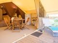 Cliquez pour découvrir toutes les photos de l'HÉBERGEMENT ! tente toile et bois - établissement Koawa Les Princes D'Orange photo 2