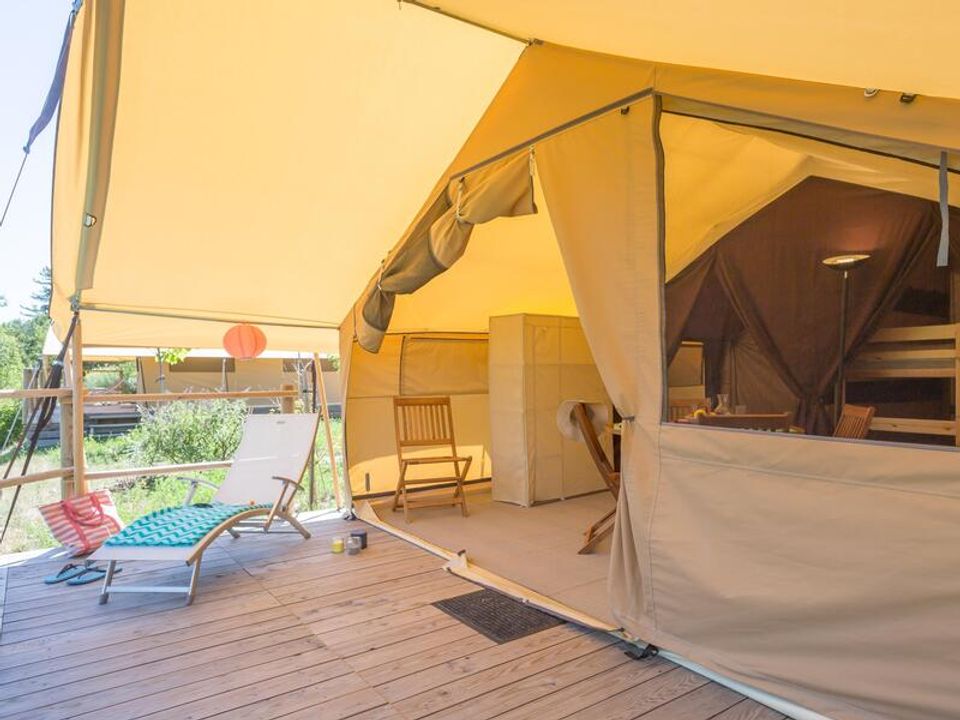 Cliquez pour découvrir toutes les photos de l'HÉBERGEMENT ! tente en toile et bois - camping Les Princes D'Orange - Ciela Village photo 2