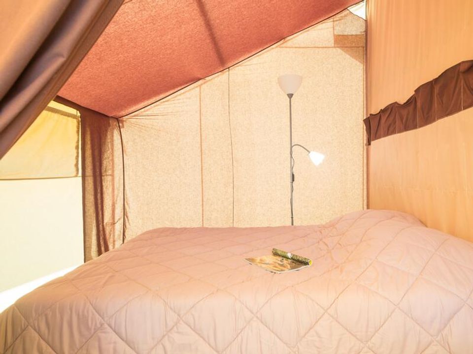 Cliquez pour découvrir toutes les photos de l'HÉBERGEMENT ! tente en toile et bois - camping Les Princes D'Orange - Ciela Village photo 5