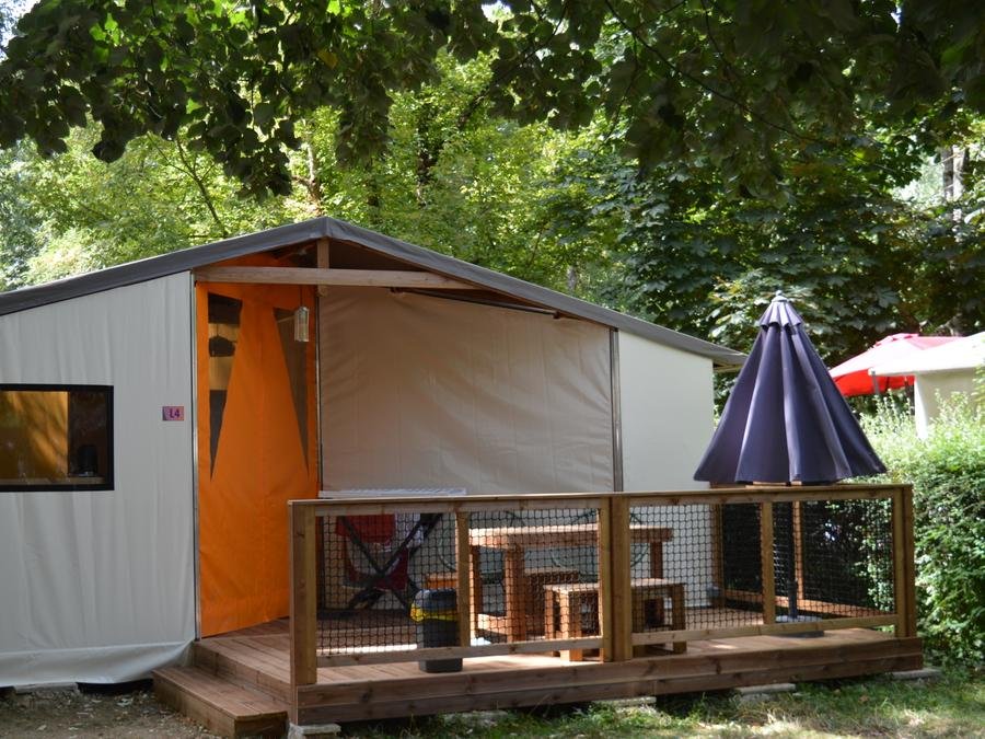 Camping Pas Cher vous présente avec son site Officiel campingpascher.fr, le Camping Du Pré Morjal classé 3 étoiles, situé sur la commune de Ispagnac dans le département Lozere (Languedoc Roussillon) en France. Le camping Du Pré Morjal vous propose un hébergement de type lodge pour 5 personnes. L'établissement vous propose 9 autres types d'hébergements. Découvrez tous nos séjours à petits prix dans la commune et aux alentours de Ispagnac du département : Lozere (Languedoc Roussillon). Les Avis clients pour le Camping Du Pré Morjal sont excellents avec une note moyenne de 8 sur 10. LacRivière, Piscine extérieure, Animations familiales, Aire de jeux enfants, Baby-foot, Canoë-kayak, Ping-pong, Piscine, Pétanque, Bar, Pizzeria, Snack/Bar,... En savoir plus : cliquez-ICI.