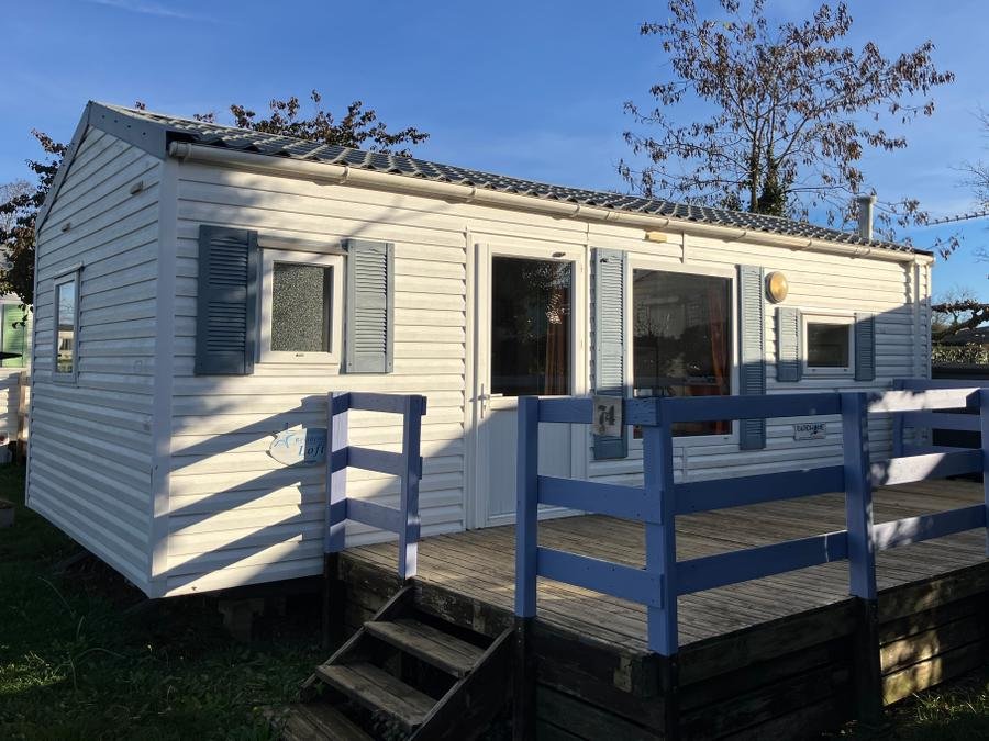 Camping Pas Cher vous présente avec son site Officiel campingpascher.fr, le Camping Carrefour De L'Ardèche classé 3 étoiles, situé sur la commune de Saint Remeze dans le département Ardèche (Rhône Alpes) en France. Le camping Carrefour De L'Ardèche, vous présente un hébergement de type mobil-home de 26 m² pour 3 personnes. Le camping Carrefour De L'Ardèche vous propose du lundi 31 août au lundi 07 septembre 2026 pour 7 nuits à 365€. Cette location propose 47 dates différentes pour réserver votre séjour. Découvrez également les 10 autres gammes d'hébergements du camping. Piscine extérieure, Animations familiales, Aire de jeux enfants, Aire de jeux forestière, Baby-foot, Canoë-kayak, Pétanque, Randonnée, Sports nautiques, Dépôt de pain, Plats à emporter, Restaurant, Snack/Bar,... En savoir plus : cliquez-ICI.