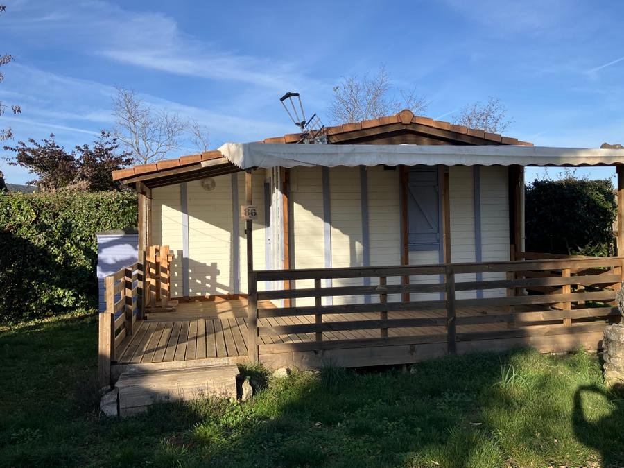 Camping Pas Cher vous présente avec son site Officiel campingpascher.fr, le Camping Carrefour De L'Ardèche classé 3 étoiles, situé sur la commune de Saint Remeze dans le département Ardèche (Rhône Alpes) en France. Le camping Carrefour De L'Ardèche, vous présente un hébergement de type chalet de 19 m² pour 1 personne. Le camping Carrefour De L'Ardèche vous propose du mardi 01 septembre au mardi 08 septembre 2026 pour 7 nuits à 325€. Cette location propose 24 dates différentes pour réserver votre séjour. Découvrez également les 10 autres gammes d'hébergements du camping. Piscine extérieure, Animations familiales, Aire de jeux enfants, Aire de jeux forestière, Baby-foot, Canoë-kayak, Pétanque, Randonnée, Sports nautiques, Dépôt de pain, Plats à emporter, Restaurant, Snack/Bar,... En savoir plus : cliquez-ICI.