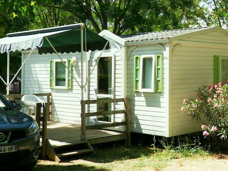 Camping Pas Cher vous présente avec son site Officiel campingpascher.fr, le Camping La Résidence D'été classé 3 étoiles, situé sur la commune de Saint Remeze dans le département Ardèche (Rhône Alpes) en France. Le camping La Résidence D'été vous propose un hébergement de type mobil-home de 28 m². L'établissement vous propose 10 autres types d'hébergements. Découvrez tous nos séjours à petits prix dans la commune et aux alentours de Saint Remeze du département : Ardèche (Rhône Alpes). Les Avis clients pour le Camping La Résidence D'été sont de 7 sur 10. Piscine chauffée, Piscine extérieure, Animations familiales, Aire de jeux enfants, Canoë-kayak, Centre équestre, Cyclisme, Ping-pong, Pétanque, Randonnée, Terrain de football, Terrain multisports, Trampoline, Bar, Dépôt de pain, Pizzeria, Plats à emporter, Snack/Bar, Supermarché, Épicerie,... En savoir plus : cliquez-ICI.