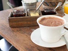 Camping Pas Cher vous présente avec son site Officiel campingpascher.fr, le Camping La Résidence D'été classé 3 étoiles, situé sur la commune de Saint Remeze dans le département Ardèche (Rhône Alpes) en France. Le camping La Résidence D'été, vous présente un hébergement de type mobil-home de 29 m². Le camping La Résidence D'été vous propose du dimanche 17 mai au dimanche 24 mai 2026, en promotion à -27% pour 7 nuits à 552,24 € au lieu de 767,0 € soit une Économie de 214,76 €. Cette location propose 130 dates différentes pour réserver votre séjour. Découvrez également les 9 autres gammes d'hébergements du camping. Les Avis clients pour le Camping La Résidence D'été sont de 7 sur 10. Piscine chauffée, Piscine extérieure, Animations familiales, Aire de jeux enfants, Canoë-kayak, Centre équestre, Cyclisme, Ping-pong, Pétanque, Randonnée, Terrain de football, Terrain multisports, Trampoline, Bar, Dépôt de pain, Pizzeria, Plats à emporter, Snack/Bar, Supermarché, Épicerie,... En savoir plus : cliquez-ICI.