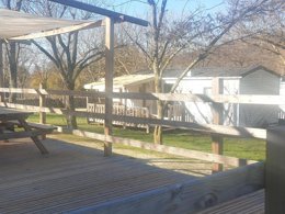 Camping Pas Cher vous présente avec son site Officiel campingpascher.fr, le Camping La Résidence D'été classé 3 étoiles, situé sur la commune de Saint Remeze dans le département Ardèche (Rhône Alpes) en France. Le camping La Résidence D'été, vous présente un hébergement de type mobil-home de 29 m². Le camping La Résidence D'été vous propose du dimanche 17 mai au dimanche 24 mai 2026, en promotion à -27% pour 7 nuits à 552,24 € au lieu de 767,0 € soit une Économie de 214,76 €. Cette location propose 130 dates différentes pour réserver votre séjour. Découvrez également les 9 autres gammes d'hébergements du camping. Les Avis clients pour le Camping La Résidence D'été sont de 7 sur 10. Piscine chauffée, Piscine extérieure, Animations familiales, Aire de jeux enfants, Canoë-kayak, Centre équestre, Cyclisme, Ping-pong, Pétanque, Randonnée, Terrain de football, Terrain multisports, Trampoline, Bar, Dépôt de pain, Pizzeria, Plats à emporter, Snack/Bar, Supermarché, Épicerie,... En savoir plus : cliquez-ICI.