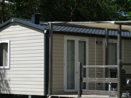 Camping Pas Cher vous présente avec son site Officiel campingpascher.fr, le Camping La Résidence D'été classé 3 étoiles, situé sur la commune de Saint Remeze dans le département Ardèche (Rhône Alpes) en France. Le camping La Résidence D'été, vous présente un hébergement de type mobil-home de 24 m². Le camping La Résidence D'été vous propose du lundi 25 mai au lundi 01 juin 2026, en promotion à -28% pour 7 nuits à 428,40 € au lieu de 595,0 € soit une Économie de 166,60 €. Cette location propose 143 dates différentes pour réserver votre séjour. Découvrez également les 9 autres gammes d'hébergements du camping. Les Avis clients pour le Camping La Résidence D'été sont de 7 sur 10. Piscine chauffée, Piscine extérieure, Animations familiales, Aire de jeux enfants, Canoë-kayak, Centre équestre, Cyclisme, Ping-pong, Pétanque, Randonnée, Terrain de football, Terrain multisports, Trampoline, Bar, Dépôt de pain, Pizzeria, Plats à emporter, Snack/Bar, Supermarché, Épicerie,... En savoir plus : cliquez-ICI.