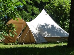 Camping Pas Cher vous présente avec son site Officiel campingpascher.fr, le Camping La Résidence D'été classé 3 étoiles, situé sur la commune de Saint Remeze dans le département Ardèche (Rhône Alpes) en France. Le camping La Résidence D'été, vous présente un hébergement de type tente. Le camping La Résidence D'été vous propose du lundi 25 mai au lundi 01 juin 2026, en promotion à -27% pour 7 nuits à 246,96 € au lieu de 343,0 € soit une Économie de 96,04 €. Cette location propose 143 dates différentes pour réserver votre séjour. Découvrez également les 9 autres gammes d'hébergements du camping. Les Avis clients pour le Camping La Résidence D'été sont de 7 sur 10. Piscine chauffée, Piscine extérieure, Animations familiales, Aire de jeux enfants, Canoë-kayak, Centre équestre, Cyclisme, Ping-pong, Pétanque, Randonnée, Terrain de football, Terrain multisports, Trampoline, Bar, Dépôt de pain, Pizzeria, Plats à emporter, Snack/Bar, Supermarché, Épicerie,... En savoir plus : cliquez-ICI.