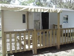 Camping Pas Cher vous présente avec son site Officiel campingpascher.fr, le Camping La Résidence D'été classé 3 étoiles, situé sur la commune de Saint Remeze dans le département Ardèche (Rhône Alpes) en France. Le camping La Résidence D'été, vous présente un hébergement de type mobil-home de 26 m² pour 1 personne. Le camping La Résidence D'été vous propose du dimanche 24 mai au dimanche 31 mai 2026, en promotion à -27% pour 7 nuits à 463,68 € au lieu de 644,0 € soit une Économie de 180,32 €. Cette location propose 143 dates différentes pour réserver votre séjour. Découvrez également les 9 autres gammes d'hébergements du camping. Les Avis clients pour le Camping La Résidence D'été sont de 7 sur 10. Piscine chauffée, Piscine extérieure, Animations familiales, Aire de jeux enfants, Canoë-kayak, Centre équestre, Cyclisme, Ping-pong, Pétanque, Randonnée, Terrain de football, Terrain multisports, Trampoline, Bar, Dépôt de pain, Pizzeria, Plats à emporter, Snack/Bar, Supermarché, Épicerie,... En savoir plus : cliquez-ICI.