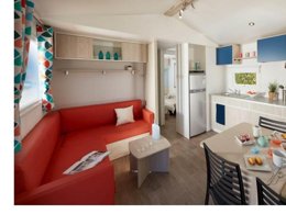 Camping Pas Cher vous présente avec son site Officiel campingpascher.fr, le Camping La Résidence D'été classé 3 étoiles, situé sur la commune de Saint Remeze dans le département Ardèche (Rhône Alpes) en France. Le camping La Résidence D'été, vous présente un hébergement de type mobil-home de 35 m². Le camping La Résidence D'été vous propose du lundi 25 mai au lundi 01 juin 2026, en promotion à -28% pour 7 nuits à 604,80 € au lieu de 840,0 € soit une Économie de 235,20 €. Cette location propose 112 dates différentes pour réserver votre séjour. Découvrez également les 9 autres gammes d'hébergements du camping. Les Avis clients pour le Camping La Résidence D'été sont de 7 sur 10. Piscine chauffée, Piscine extérieure, Animations familiales, Aire de jeux enfants, Canoë-kayak, Centre équestre, Cyclisme, Ping-pong, Pétanque, Randonnée, Terrain de football, Terrain multisports, Trampoline, Bar, Dépôt de pain, Pizzeria, Plats à emporter, Snack/Bar, Supermarché, Épicerie,... En savoir plus : cliquez-ICI.