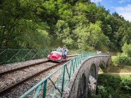 Camping Pas Cher vous présente avec son site Officiel campingpascher.fr, le Camping De L'Ardèche classé 2 étoiles, situé sur la commune de Salavas dans le département Ardèche (Rhône Alpes) en France. Le camping De L'Ardèche vous propose un hébergement de type mobil-home de 25 m² avec climatisation. L'établissement vous propose 2 autres types d'hébergements. Découvrez tous nos séjours à petits prix dans la commune et aux alentours de Salavas du département : Ardèche (Rhône Alpes). Les Avis clients pour le Camping De L'Ardèche sont de 7 sur 10. Animations familiales, Aire de jeux enfants, Canoë-kayak, Ping-pong, Terrain de volley-ball, Bar, Boulangerie, Dépôt de pain, Snack/Bar, Supermarché,... En savoir plus : cliquez-ICI.
