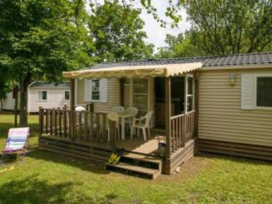 Camping Pas Cher vous présente avec son site Officiel campingpascher.fr, le Camping Bel Air classé 3 étoiles, situé sur la commune de Berrias Et Casteljau dans le département Ardèche (Rhône Alpes) en France. Le camping Bel Air vous propose un hébergement de type mobil-home de 33 m² avec climatisation. L'établissement vous propose 10 autres types d'hébergements. Découvrez tous nos séjours à petits prix dans la commune et aux alentours de Berrias Et Casteljau du département : Ardèche (Rhône Alpes). Les Avis clients pour le Camping Bel Air sont excellents avec une note moyenne de 9 sur 10. Piscine chauffée, Piscine extérieure, Aire de jeux enfants, Baby-foot, Canoë-kayak, Centre équestre, Cyclisme, Ping-pong, Pétanque, Randonnée, Bar, Dépôt de pain, Pizzeria, Snack/Bar, Épicerie,... En savoir plus : cliquez-ICI.