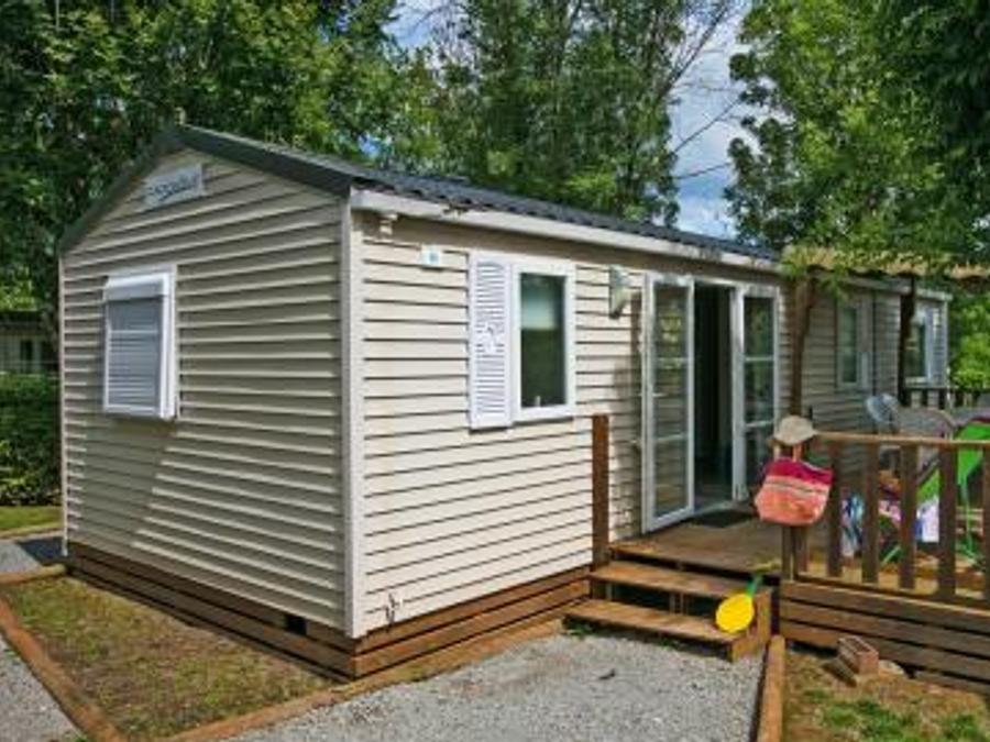 Camping Pas Cher vous présente avec son site Officiel campingpascher.fr, le Camping Bel Air classé 3 étoiles, situé sur la commune de Berrias Et Casteljau dans le département Ardèche (Rhône Alpes) en France. Le camping Bel Air vous propose un hébergement de type mobil-home de 40 m² avec climatisation. L'établissement vous propose 10 autres types d'hébergements. Découvrez tous nos séjours à petits prix dans la commune et aux alentours de Berrias Et Casteljau du département : Ardèche (Rhône Alpes). Les Avis clients pour le Camping Bel Air sont excellents avec une note moyenne de 9 sur 10. Piscine chauffée, Piscine extérieure, Aire de jeux enfants, Baby-foot, Canoë-kayak, Centre équestre, Cyclisme, Ping-pong, Pétanque, Randonnée, Bar, Dépôt de pain, Pizzeria, Snack/Bar, Épicerie,... En savoir plus : cliquez-ICI.