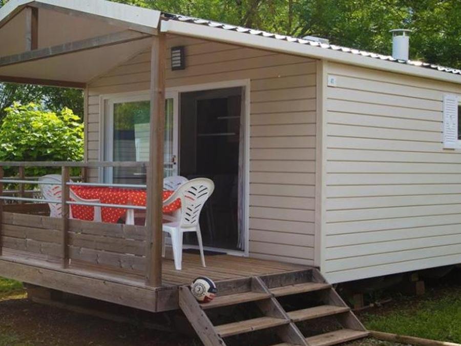 Camping Pas Cher vous présente avec son site Officiel campingpascher.fr, le Camping Bel Air classé 3 étoiles, situé sur la commune de Berrias Et Casteljau dans le département Ardèche (Rhône Alpes) en France. Le camping Bel Air vous propose un hébergement de type mobil-home de 34 m². L'établissement vous propose 10 autres types d'hébergements. Découvrez tous nos séjours à petits prix dans la commune et aux alentours de Berrias Et Casteljau du département : Ardèche (Rhône Alpes). Les Avis clients pour le Camping Bel Air sont excellents avec une note moyenne de 9 sur 10. Piscine chauffée, Piscine extérieure, Aire de jeux enfants, Baby-foot, Canoë-kayak, Centre équestre, Cyclisme, Ping-pong, Pétanque, Randonnée, Bar, Dépôt de pain, Pizzeria, Snack/Bar, Épicerie,... En savoir plus : cliquez-ICI.