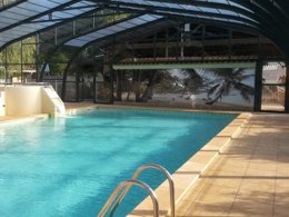 Camping Pas Cher vous présente avec son site Officiel campingpascher.fr, le Camping Les Petits Ecureuils classé 4 étoiles, situé sur la commune de Biscarrosse dans le département Landes (Aquitaine) en France. Le camping Les Petits Ecureuils vous propose un hébergement de type mobil-home de 32 m² avec climatisation (télévision). L'établissement vous propose 2 autres types d'hébergements. Découvrez tous nos séjours à petits prix dans la commune et aux alentours de Biscarrosse du département : Landes (Aquitaine). Les Avis clients pour le Camping Les Petits Ecureuils sont excellents avec une note moyenne de 8 sur 10. Piscine chauffée, Piscine couverte, Animations familiales, Aire de jeux enfants, Centre équestre, Court de tennis, Ping-pong, Piscine, Pétanque, Sports nautiques, Structure gonflable enfants, Bar, Dépôt de pain, Plats à emporter, Snack/Bar,... En savoir plus : cliquez-ICI.