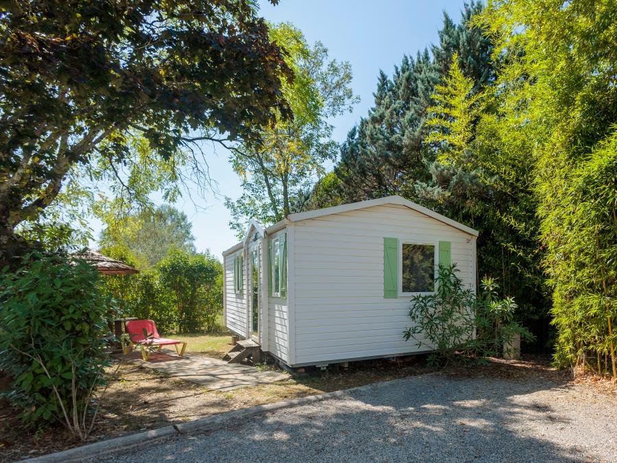 Camping Pas Cher vous présente avec son site Officiel campingpascher.fr, le Camping Flower Les Paillotes En Ardeche classé 4 étoiles, situé sur la commune de Ruoms dans le département Ardèche (Rhône Alpes) en France. Le camping Flower Les Paillotes En Ardeche, vous présente un hébergement de type mobil-home pour 6 personnes avec climatisation. Le camping Flower Les Paillotes En Ardeche vous propose du sam. 05 septembre au sam. 12 septembre 2026 pour 7 nuits à 516€. Cette location propose 25 dates différentes pour réserver votre séjour. Découvrez également les 10 autres gammes d'hébergements du camping. Les Avis clients pour le Camping Flower Les Paillotes En Ardeche sont excellents avec une note moyenne de 8 sur 10. Rivière, Bassin enfant, Piscine extérieure, Animations familiales, Aire de jeux enfants, Canoë-kayak, Canyoning, Court de tennis, Parcours sportif, Ping-pong, Pétanque, Terrain multisports, Bar, Boulangerie, Bureau de tabac, Dépôt de pain, Restaurant, Restaurant asiatique, Supermarché, Épicerie,... En savoir plus : cliquez-ICI.