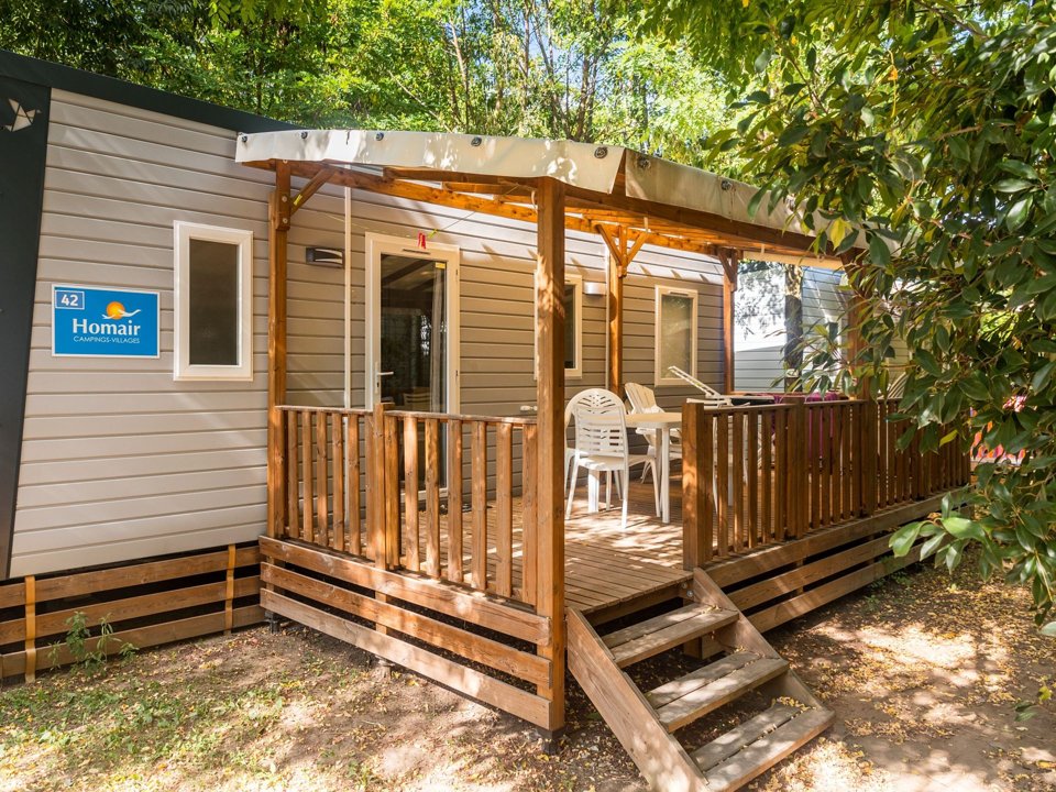 Camping Pas Cher vous présente avec son site Officiel campingpascher.fr, le Établissement La Nouzarede, situé sur la commune de Joyeuse dans le département Ardeche (Rhône Alpes) en France. L'établissement La Nouzarede vous propose un hébergement de type mobil-home de 31 m². L'établissement vous propose 6 autres types d'hébergements. Découvrez tous nos séjours à petits prix dans la commune et aux alentours de Joyeuse du département : Ardeche (Rhône Alpes).... En savoir plus : cliquez-ICI.