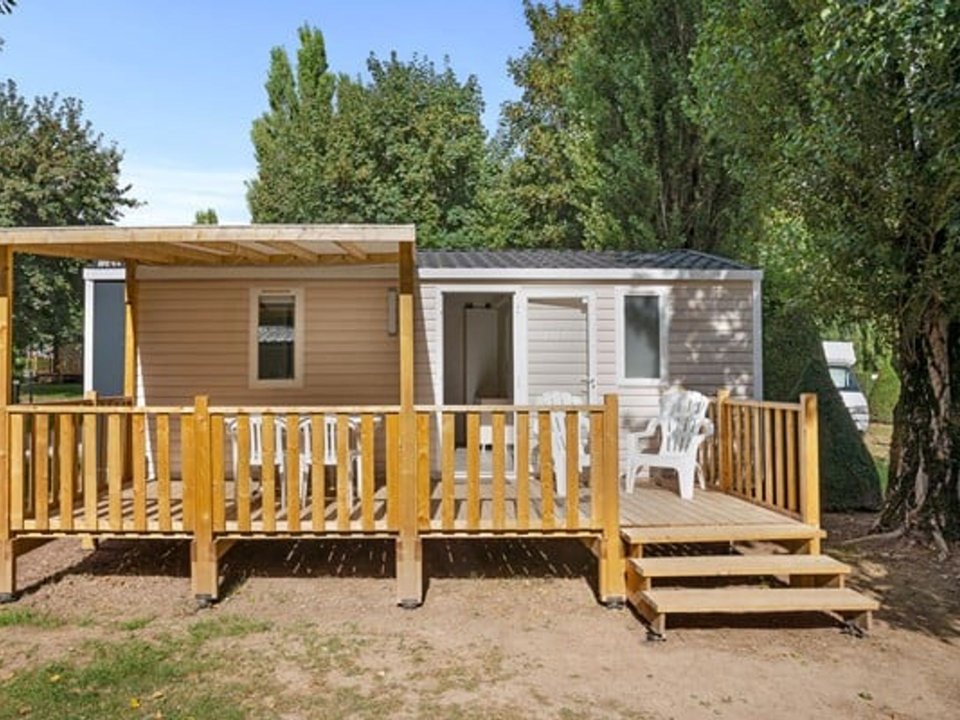 Camping Pas Cher vous présente avec son site Officiel campingpascher.fr, le Établissement La Nouzarede, situé sur la commune de Joyeuse dans le département Ardeche (Rhône Alpes) en France. L'établissement La Nouzarede vous propose un hébergement de type mobil-home de 28 m². L'établissement vous propose 6 autres types d'hébergements. Découvrez tous nos séjours à petits prix dans la commune et aux alentours de Joyeuse du département : Ardeche (Rhône Alpes).... En savoir plus : cliquez-ICI.