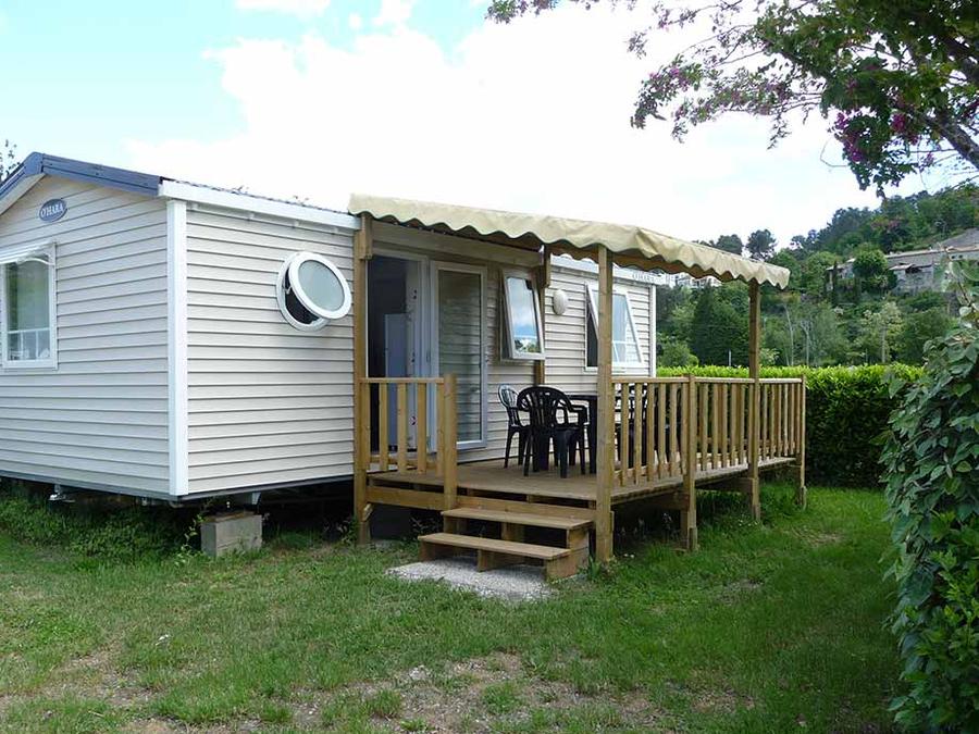 Camping Pas Cher vous présente avec son site Officiel campingpascher.fr, le Camping Les Hortensias classé 3 étoiles, situé sur la commune de Rosieres dans le département Ardèche (Rhône Alpes) en France. Le camping Les Hortensias vous propose un hébergement de type mobil-home de 30 m² (télévision). L'établissement vous propose 13 autres types d'hébergements. Découvrez tous nos séjours à petits prix dans la commune et aux alentours de Rosieres du département : Ardèche (Rhône Alpes). Les Avis clients pour le Camping Les Hortensias sont excellents avec une note moyenne de 8 sur 10. Piscine chauffée, Piscine extérieure, Animations familiales, Aire de jeux enfants, Canoë-kayak, Centre équestre, Cyclisme, Ping-pong, Pétanque, Randonnée, Terrain de football, Terrain de volley-ball, Terrain multisports, Trampoline, Bar, Plats à emporter,... En savoir plus : cliquez-ICI.