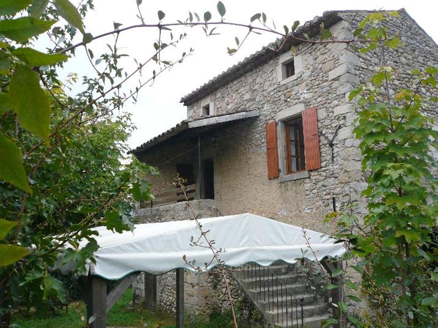 Camping Pas Cher vous présente avec son site Officiel campingpascher.fr, le Camping Les Hortensias classé 3 étoiles, situé sur la commune de Rosieres dans le département Ardèche (Rhône-alpes) en France. Le camping Les Hortensias vous propose un hébergement de type maison de campagne de 36 m² pour 4 personnes (télévision). L'établissement vous propose 14 autres types d'hébergements. Découvrez tous nos séjours à petits prix dans la commune et aux alentours de Rosieres du département : Ardèche (Rhône-alpes). Les Avis clients pour le Camping Les Hortensias sont excellents avec une note moyenne de 8 sur 10. Piscine chauffée, Piscine extérieure, Animations familiales, Aire de jeux enfants, Canoë-kayak, Centre équestre, Cyclisme, Ping-pong, Pétanque, Randonnée, Terrain de football, Terrain de volley-ball, Terrain multisports, Trampoline, Bar, Plats à emporter,... En savoir plus : cliquez-ICI.