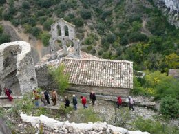 Camping Pas Cher vous présente avec son site Officiel campingpascher.fr, le Camping Les Hortensias classé 3 étoiles, situé sur la commune de Rosieres dans le département Ardèche (Rhône Alpes) en France. Le camping Les Hortensias, vous présente un hébergement de type bungalow toilé de 19 m² pour 2 personnes. Le camping Les Hortensias vous propose du sam. 16 mai au sam. 23 mai 2026 pour 7 nuits à 225€. Cette location propose 50 dates différentes pour réserver votre séjour. Découvrez également les 3 autres gammes d'hébergements du camping. Les Avis clients pour le Camping Les Hortensias sont excellents avec une note moyenne de 8 sur 10. Piscine chauffée, Piscine extérieure, Animations familiales, Aire de jeux enfants, Canoë-kayak, Centre équestre, Cyclisme, Ping-pong, Pétanque, Randonnée, Terrain de football, Terrain de volley-ball, Terrain multisports, Trampoline, Bar, Plats à emporter,... En savoir plus : cliquez-ICI.