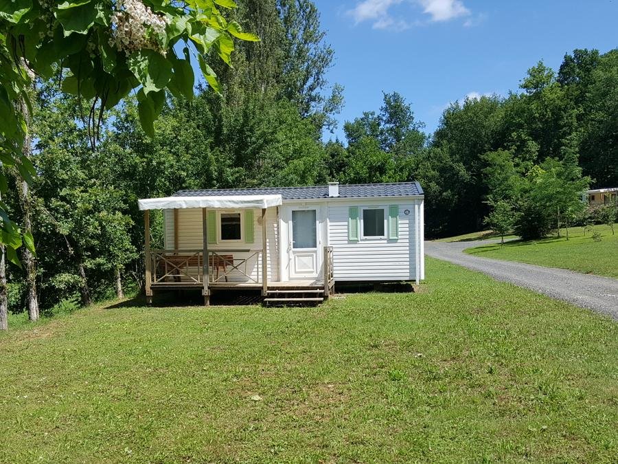 Camping Pas Cher vous présente avec son site Officiel campingpascher.fr, le Camping Le Valenty classé 3 étoiles, situé sur la commune de Soturac dans le département Lot (Midi Pyrénées) en France. Le camping Le Valenty, vous présente un hébergement de type mobil-home de 30 m² avec climatisation. Le camping Le Valenty vous propose du sam. 18 juillet au sam. 25 juillet 2026, en promotion à -8% pour 7 nuits à 1192 € au lieu de 1301,0 € soit une Économie de 109 €. Cette location propose 71 dates différentes pour réserver votre séjour. Découvrez également les 15 autres gammes d'hébergements du camping. Parc aquatique, Piscine extérieure, Animations familiales, Aire de jeux enfants, Baby-foot, Canoë-kayak, Centre équestre, Court de tennis, Ping-pong, Piscine, Pétanque, Structure gonflable enfants, Terrain de football, Terrain de volley-ball, Terrain multisports,... En savoir plus : cliquez-ICI.
