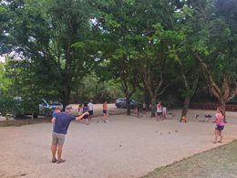 Camping Pas Cher vous présente avec son site Officiel campingpascher.fr, le Camping Le Valenty classé 3 étoiles, situé sur la commune de Soturac dans le département Lot (Midi Pyrénées) en France. Le camping Le Valenty vous propose un hébergement de type mobil-home de 30 m² avec climatisation. L'établissement vous propose 14 autres types d'hébergements. Découvrez tous nos séjours à petits prix dans la commune et aux alentours de Soturac du département : Lot (Midi Pyrénées). Parc aquatique, Piscine extérieure, Animations familiales, Aire de jeux enfants, Baby-foot, Canoë-kayak, Centre équestre, Court de tennis, Ping-pong, Piscine, Pétanque, Structure gonflable enfants, Terrain de football, Terrain de volley-ball, Terrain multisports,... En savoir plus : cliquez-ICI.