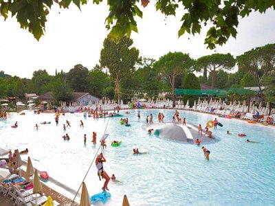 Cliquez pour découvrir toutes les photos de l'ÉTABLISSEMENT ! camping Hu Altomincio Village photo 2