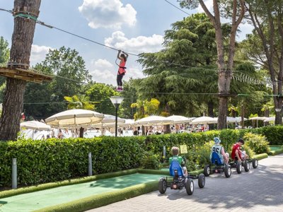Cliquez pour découvrir toutes les photos de l'ÉTABLISSEMENT ! camping Hu Altomincio Village photo 23