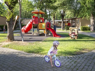 Cliquez pour découvrir toutes les photos de l'ÉTABLISSEMENT ! camping Hu Altomincio Village photo 27