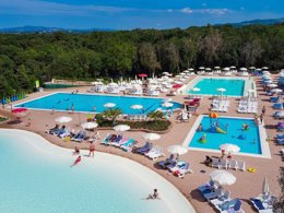 Camping Pas Cher vous présente avec son site Officiel campingpascher.fr, le Établissement Hu Montescudaio Village, situé sur la commune de Montescudaio dans le département Pise (Toscane) en Italie. L'établissement Hu Montescudaio Village vous propose un hébergement de type mobil-home de 34 m². L'établissement vous propose 8 autres types d'hébergements. Découvrez tous nos séjours à petits prix dans la commune et aux alentours de Montescudaio du département : Pise (Toscane).... En savoir plus : cliquez-ICI.